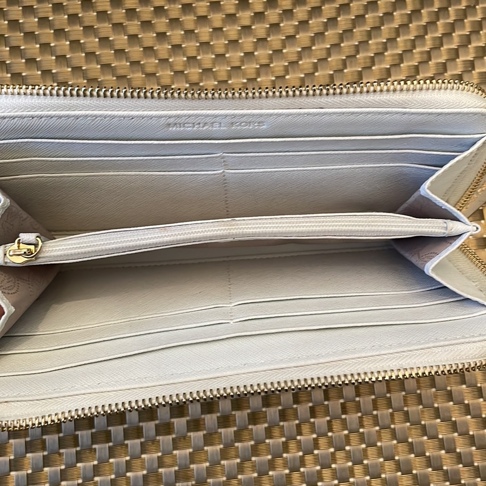 MICHAEL Michael Kors White Wallet - Picture 3 of 5
